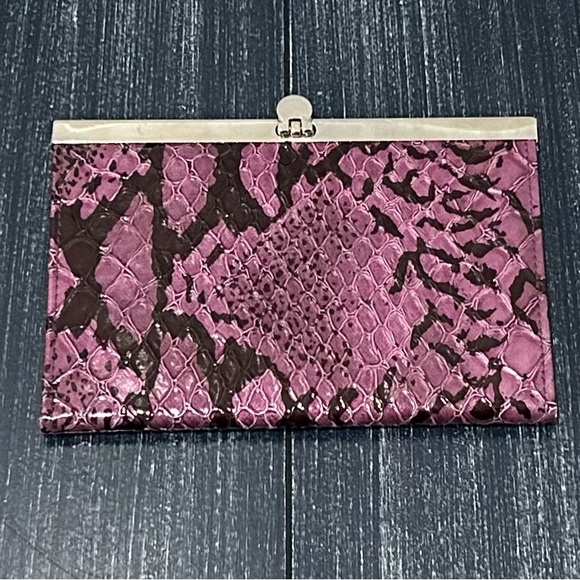 Faux Snakeskin Foldable Photo Album - Picture 1 of 3